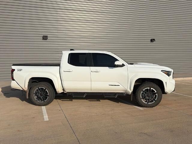 2025 Toyota Tacoma TRD Sport — photo 1 of 12