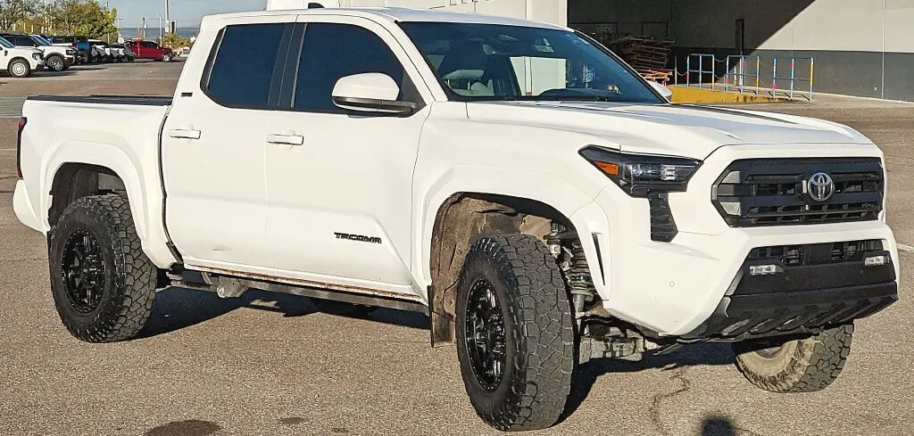 2024 Toyota Tacoma SR5 — photo 1 of 13