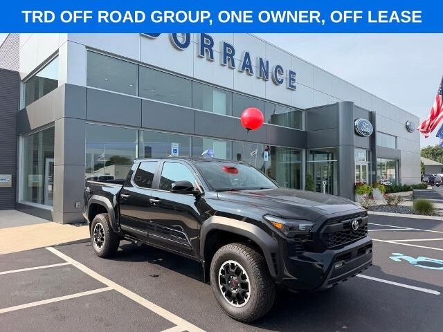 2024 Toyota Tacoma SR5 — photo 1 of 39