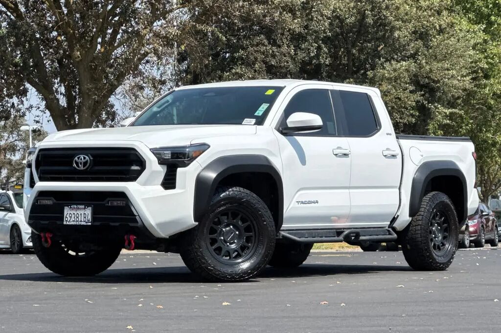 2024 Toyota Tacoma SR5 — photo 1 of 13