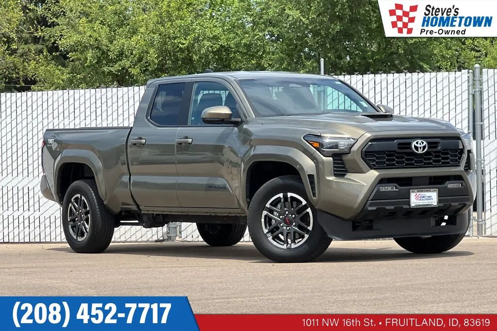 2025 Toyota Tacoma SR5 — photo 1 of 13