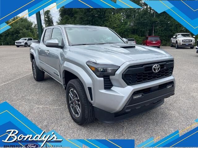 2025 Toyota Tacoma TRD Sport — photo 1 of 13