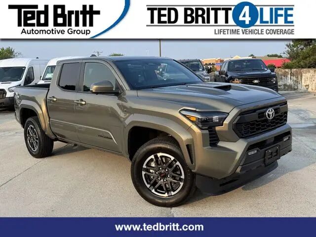 2025 Toyota Tacoma TRD Sport — photo 1 of 13