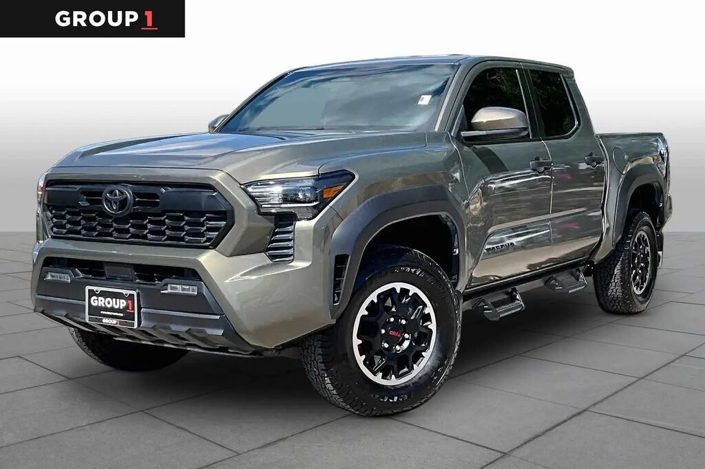 2025 Toyota Tacoma SR5 — photo 1 of 13
