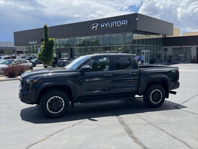 2025 Toyota Tacoma SR5 — photo 1 of 13