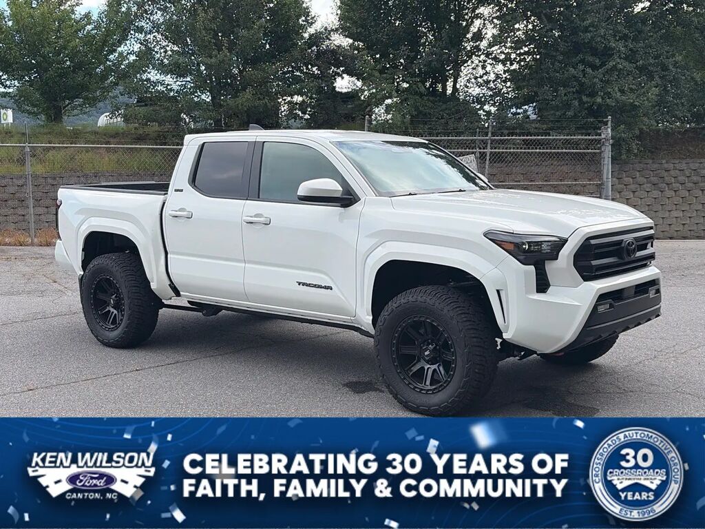 2026 Toyota Tacoma SR5 — photo 1 of 15