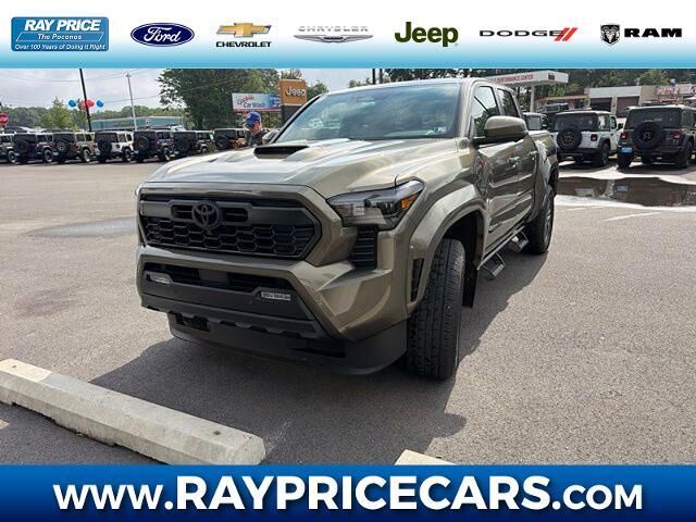 2024 Toyota Tacoma TRD Sport — photo 1 of 13