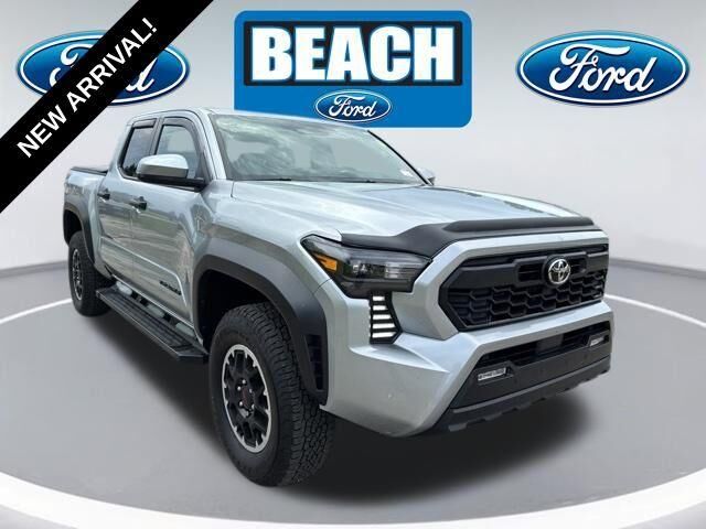2025 Toyota Tacoma SR5 — photo 1 of 26