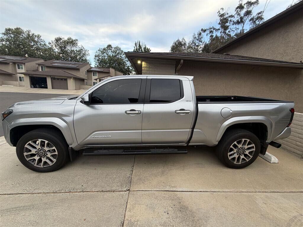 2025 Toyota Tacoma SR5 — photo 1 of 1