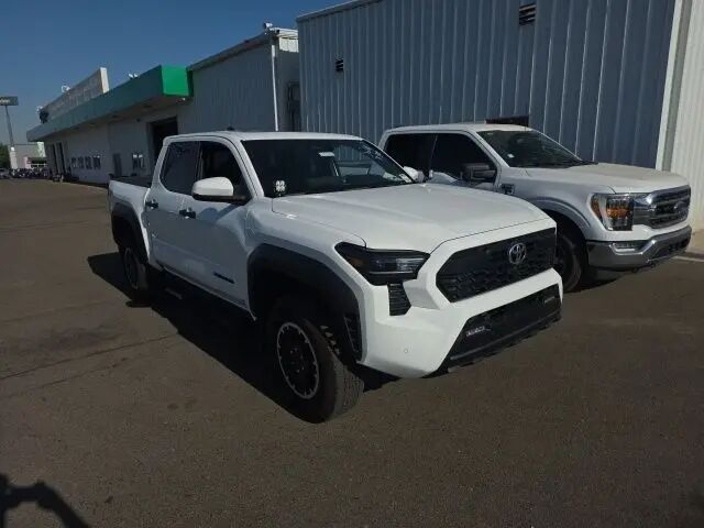2024 Toyota Tacoma SR5 — photo 1 of 27
