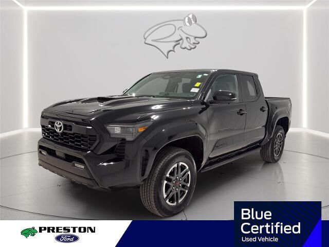 2025 Toyota Tacoma TRD Sport — photo 1 of 13
