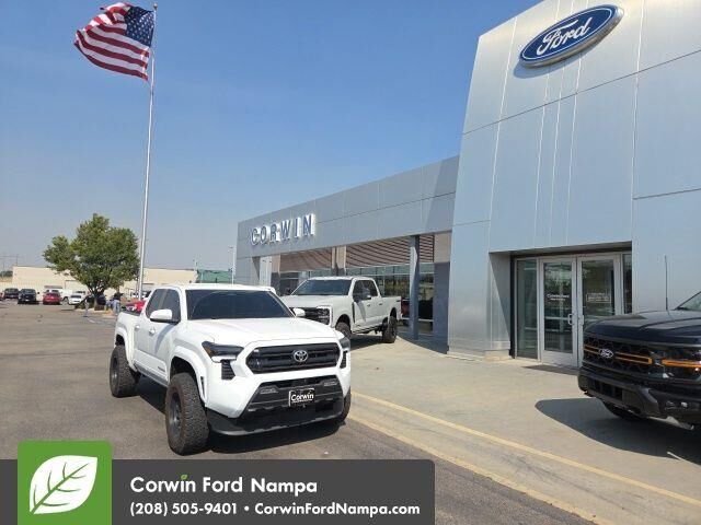 2025 Toyota Tacoma SR5 — photo 1 of 28