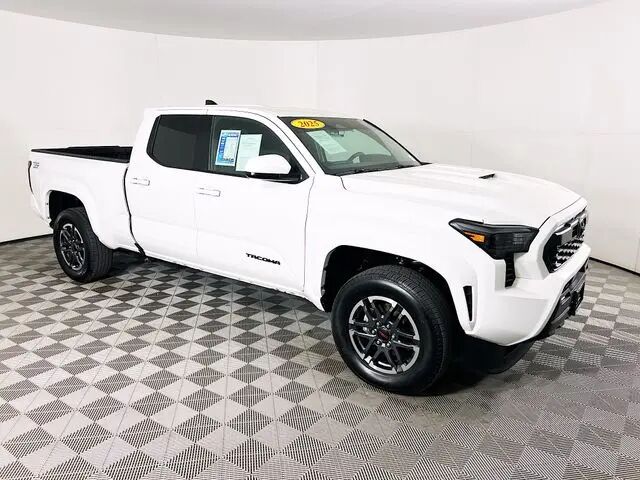 2025 Toyota Tacoma TRD Sport — photo 1 of 13