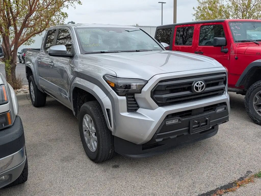 2025 Toyota Tacoma SR5 — photo 1 of 3