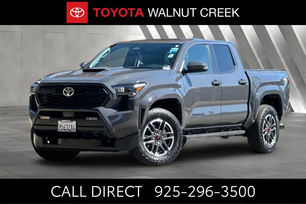 2024 Toyota Tacoma TRD Sport — photo 1 of 13