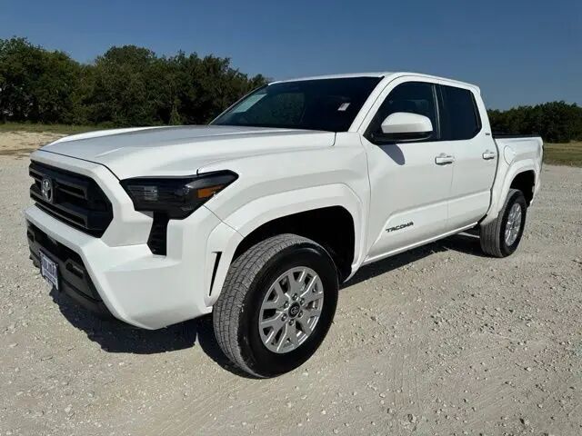 2025 Toyota Tacoma SR5 — photo 1 of 39