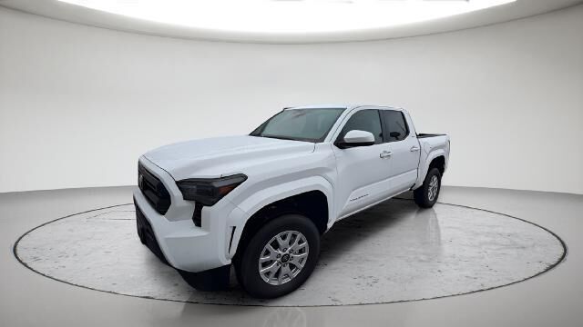 2025 Toyota Tacoma SR5 — photo 1 of 13