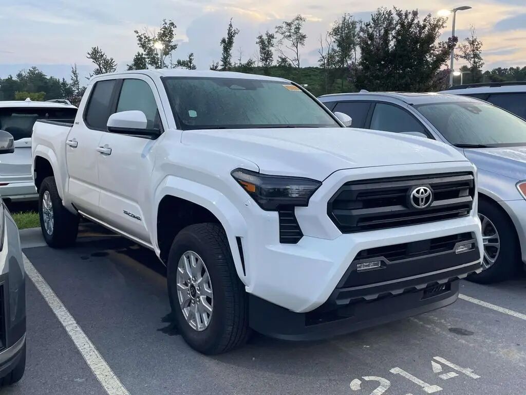 2026 Toyota Tacoma SR5 — photo 1 of 18