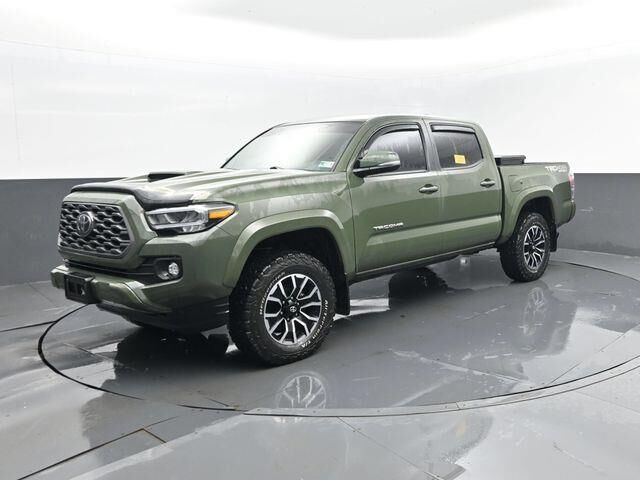 2021 Toyota Tacoma TRD Sport — photo 1 of 17