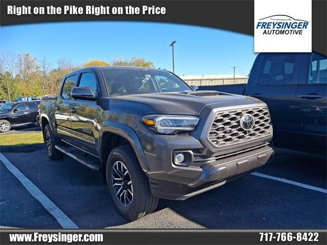 2022 Toyota Tacoma TRD Sport — photo 1 of 8