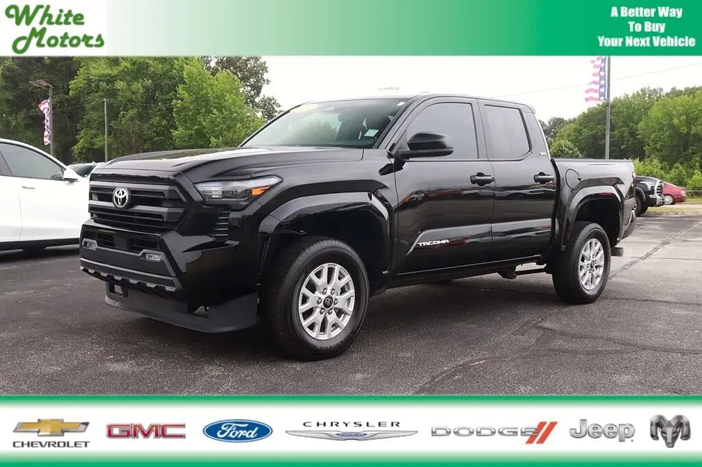 2025 Toyota Tacoma SR5 — photo 1 of 13