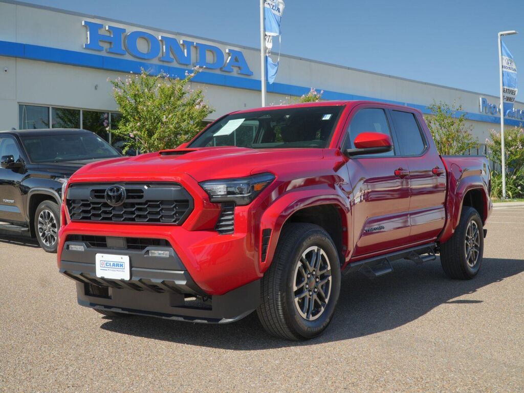 2025 Toyota Tacoma TRD Sport — photo 1 of 13