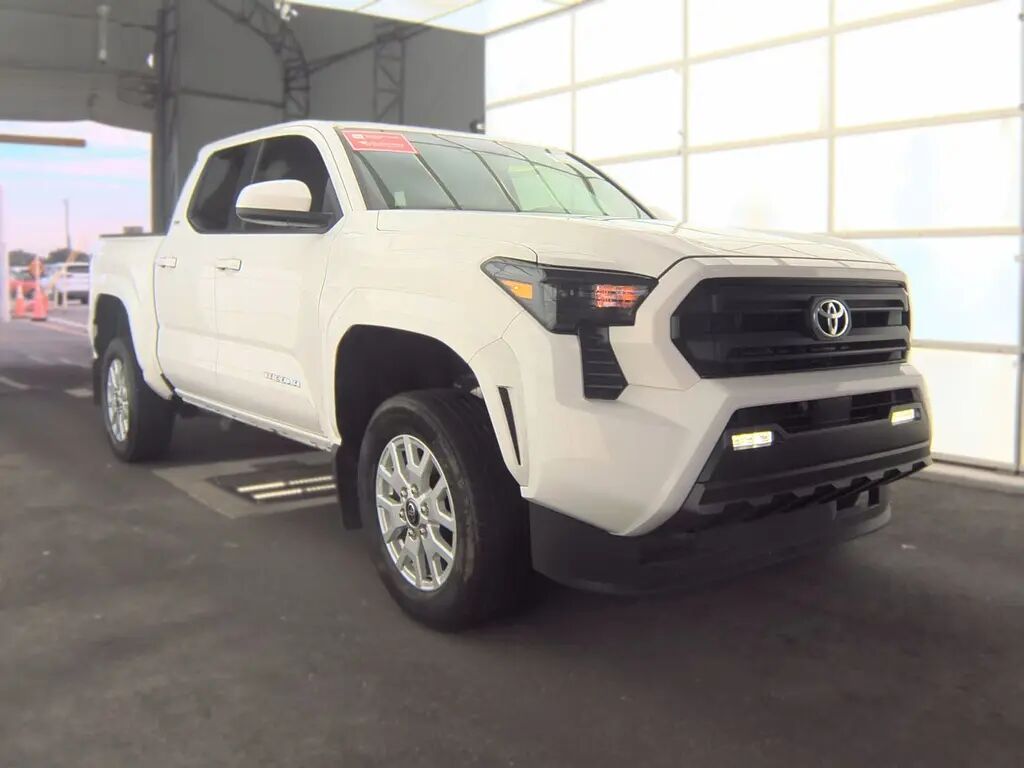 2025 Toyota Tacoma SR5 — photo 1 of 13