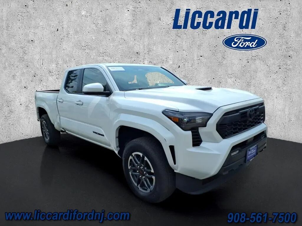 2025 Toyota Tacoma TRD Sport — photo 1 of 13