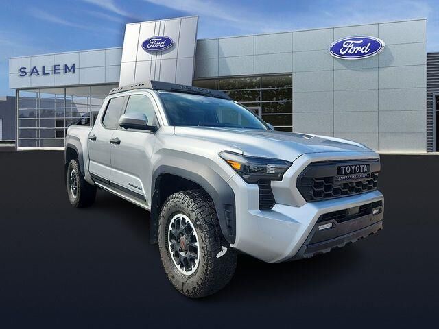 2024 Toyota Tacoma TRD Sport — photo 1 of 13