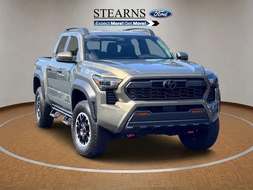 2025 Toyota Tacoma SR5 — photo 1 of 13