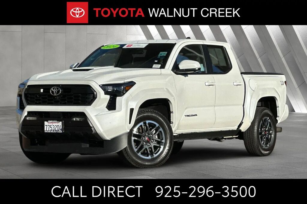 2024 Toyota Tacoma TRD Sport — photo 1 of 13
