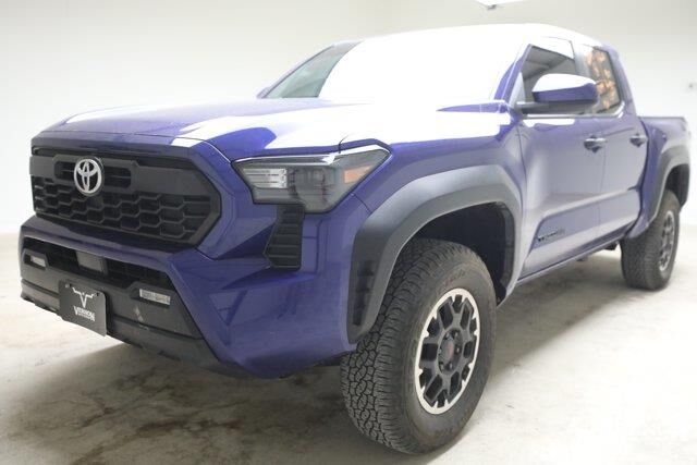 2024 Toyota Tacoma TRD Off-Road — photo 1 of 12