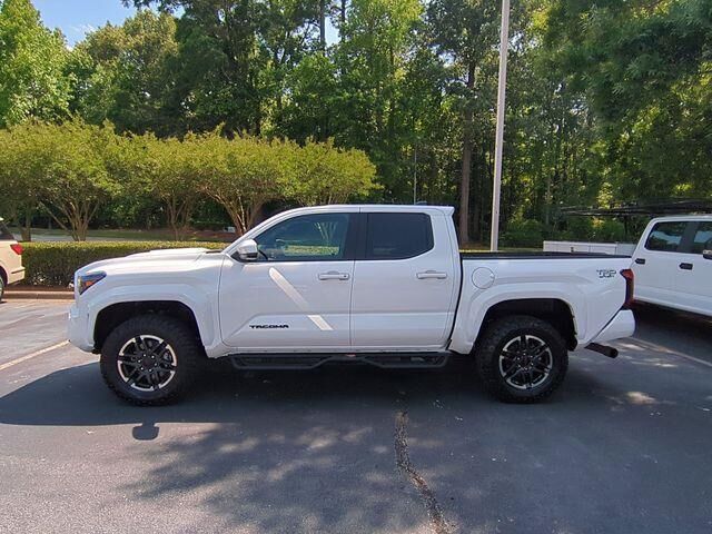 2024 Toyota Tacoma TRD Sport — photo 1 of 26
