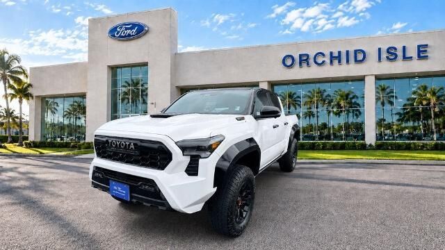 2025 Toyota Tacoma TRD Sport HV — photo 1 of 26