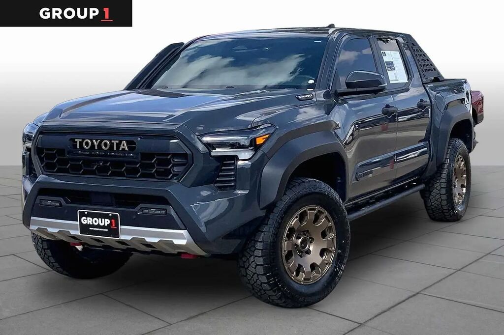 2025 Toyota Tacoma TRD Sport HV — photo 1 of 13