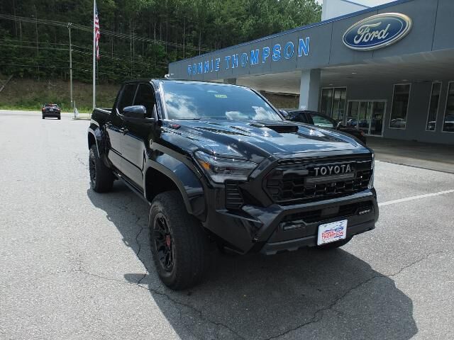 2025 Toyota Tacoma TRD Sport HV