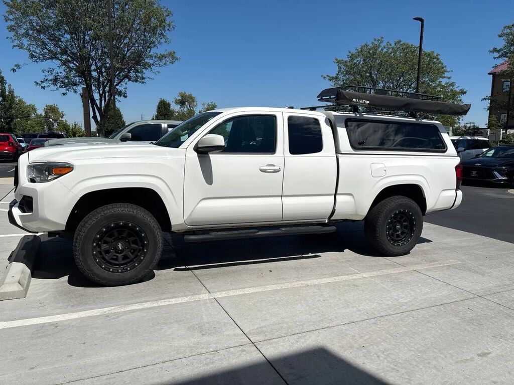 2021 Toyota Tacoma SR V6 — photo 1 of 15