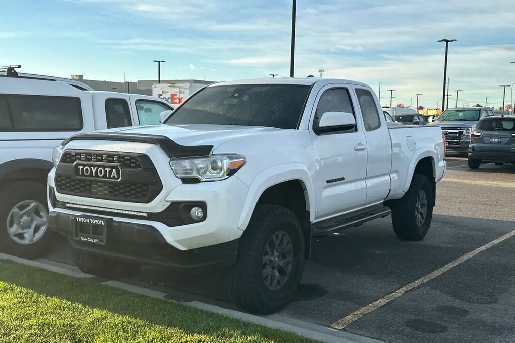2022 Toyota Tacoma TRD Off-Road — photo 1 of 2