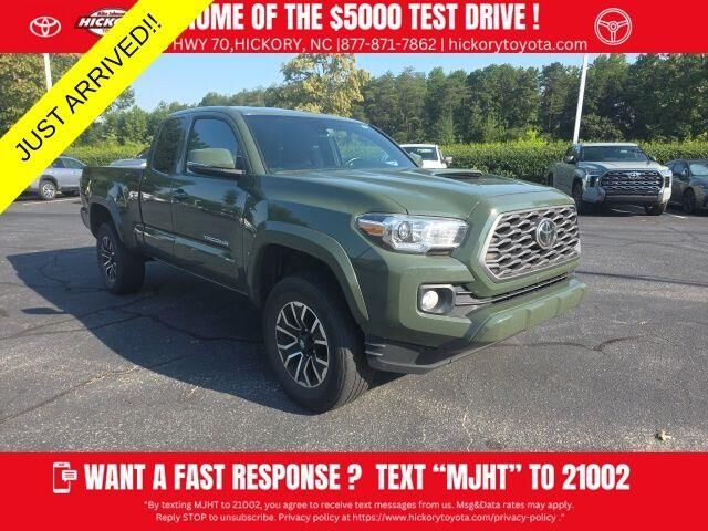 2022 Toyota Tacoma TRD Sport — photo 1 of 12