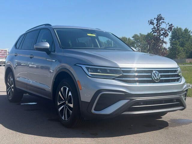 2022 Volkswagen Tiguan S — photo 1 of 26