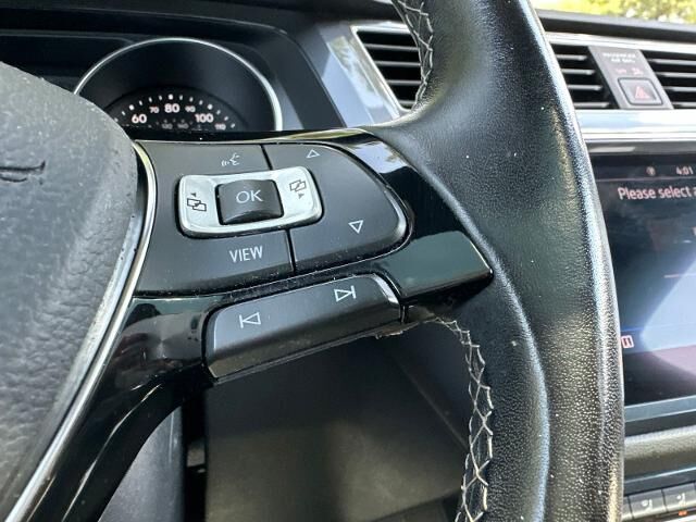 2021 Volkswagen Tiguan SE 4Motion — photo 1 of 2