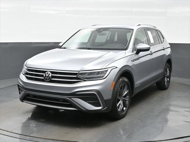 2022 Volkswagen Tiguan SE 4Motion — photo 1 of 26