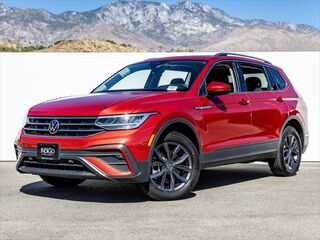 2022 Volkswagen Tiguan SE 4Motion — photo 1 of 13