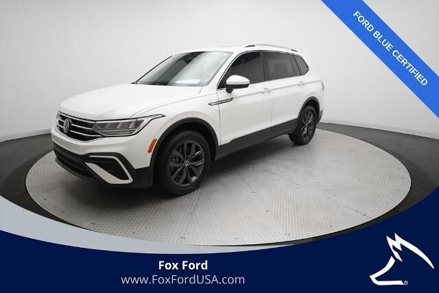 2022 Volkswagen Tiguan SE 4Motion — photo 1 of 13
