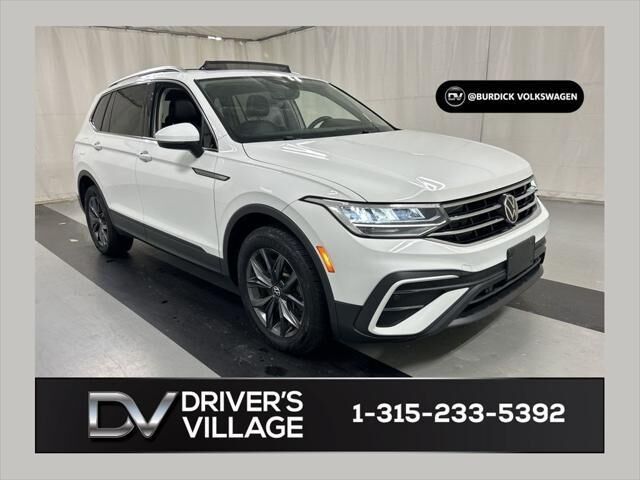 2022 Volkswagen Tiguan SE 4Motion — photo 1 of 13