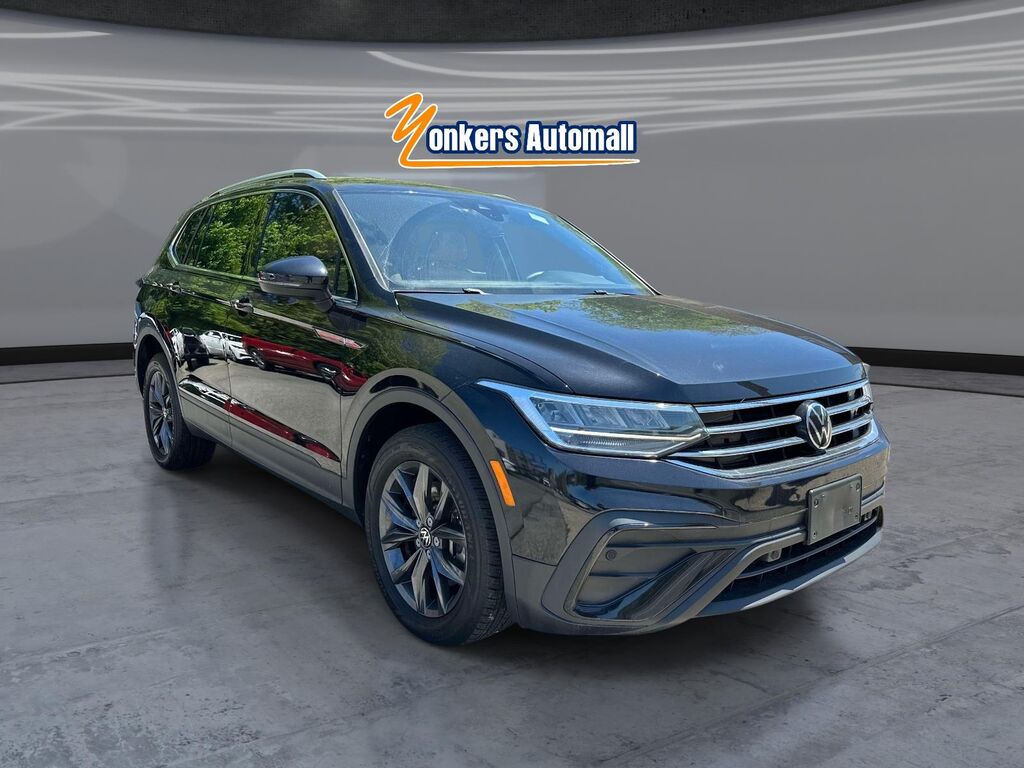 2023 Volkswagen Tiguan SE 4Motion — photo 1 of 26