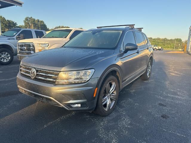 2020 Volkswagen Tiguan SE 4Motion — photo 1 of 27