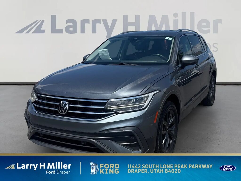 2022 Volkswagen Tiguan SE 4Motion — photo 1 of 39