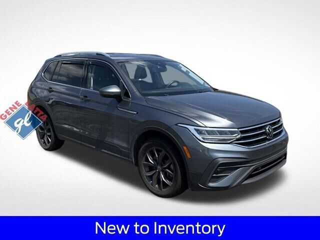 2022 Volkswagen Tiguan SE 4Motion — photo 1 of 24
