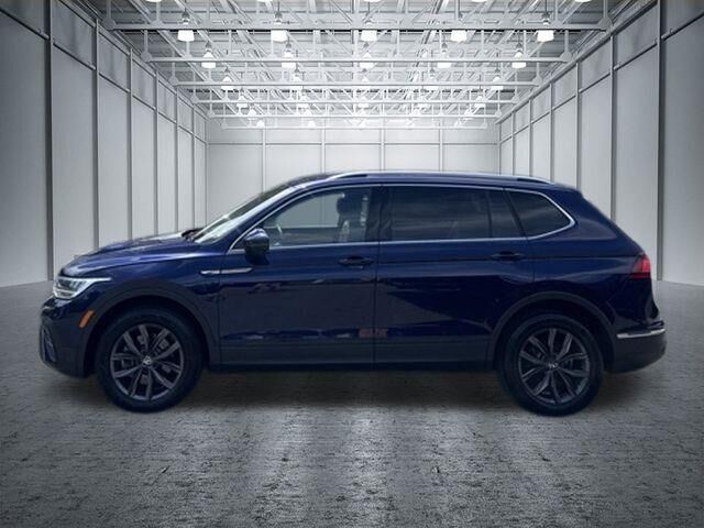 2022 Volkswagen Tiguan SE 4Motion — photo 1 of 12